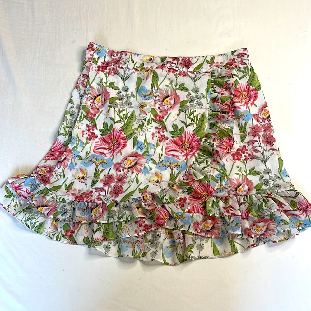 Floral skirt, Zip closure, light chiffon material